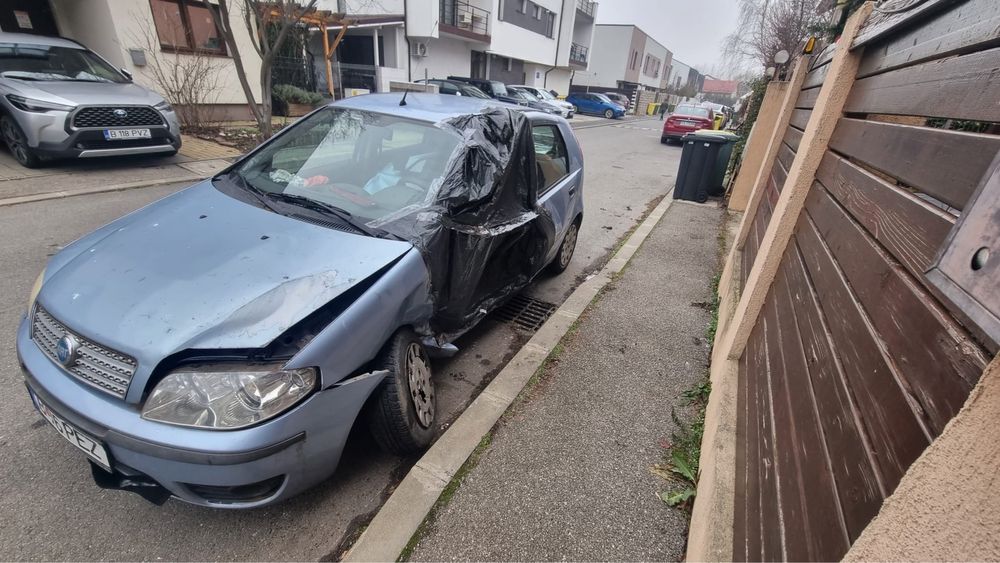 Fiat Punto 2 avariat pentru casare