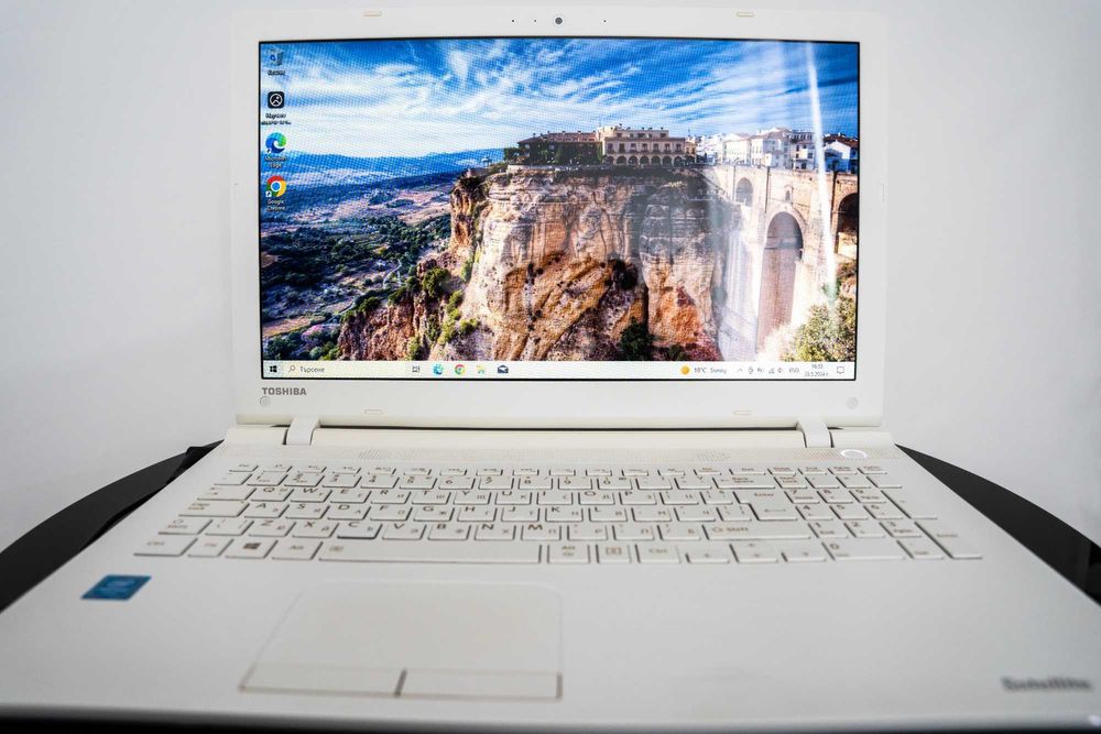 Toshiba Satellite C55-C-142 - Intel Core i3, 4 GB RAM, 1TB HDD