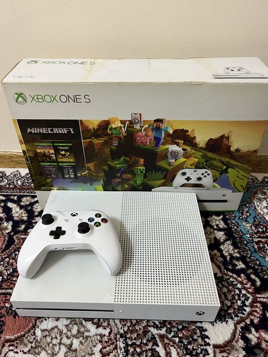 Xbox One S 1TB С несколькими играми