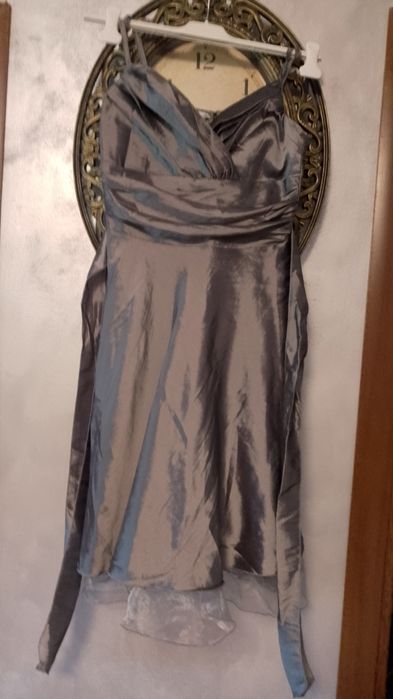 Rochii de ocazie nu sunt noi dar în condiții bune