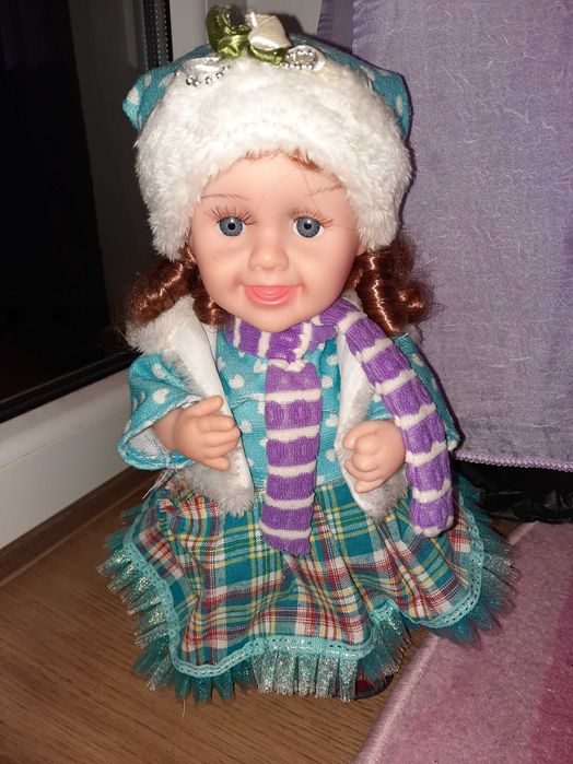 Papusa jucarie muzicala Iarna