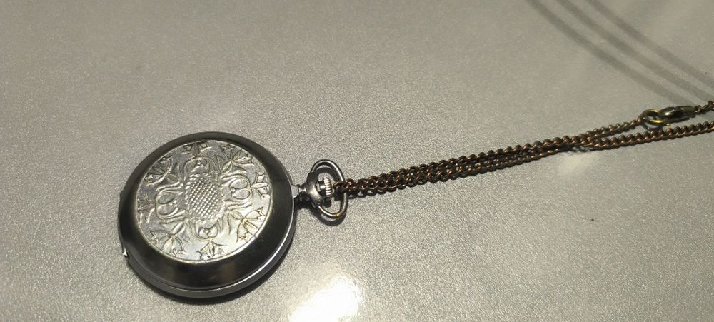 Часы молния. Работают