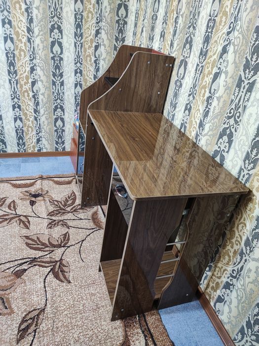 Продам компьютерный стол