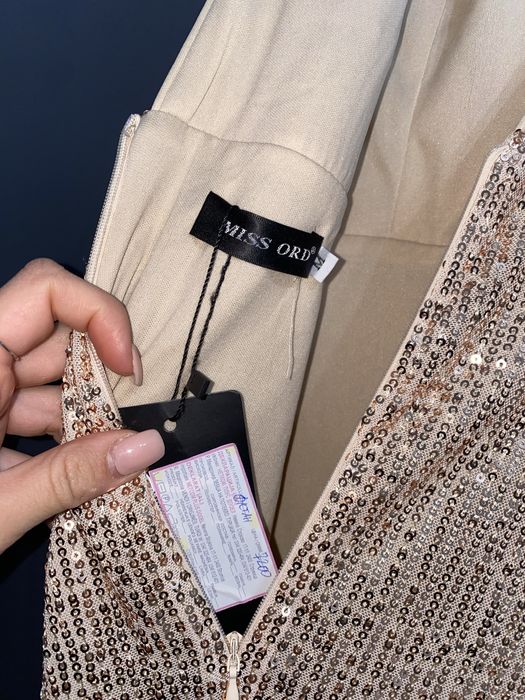 Официална рокля.