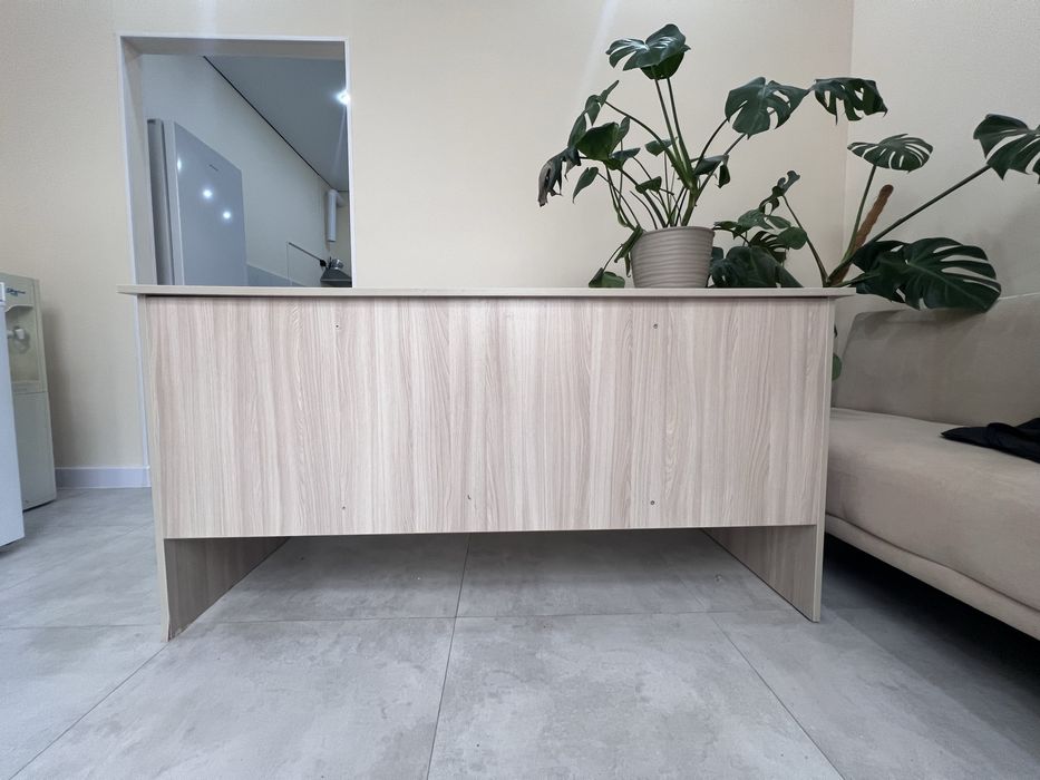 Продается офисный стол