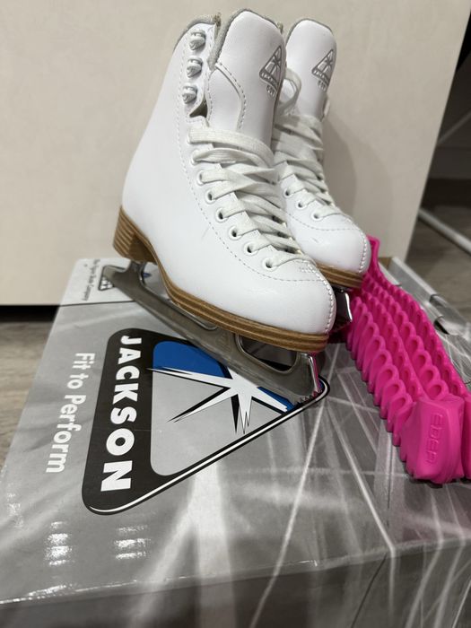 Продам коньки Jackson500