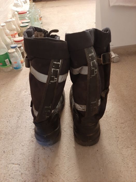 Продажа спецобуви.