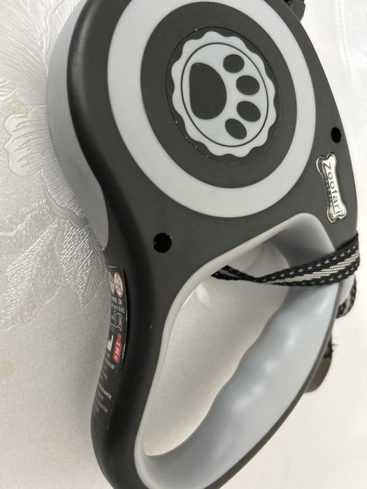 lesă retractabilă pentru câini, marca Zoofari