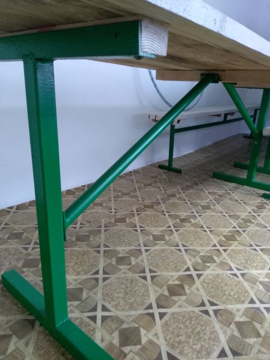 Темір аяқты столдар сатылады.