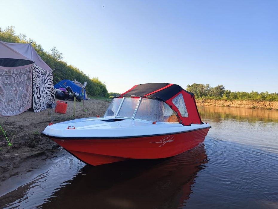 Продам моторную лодку