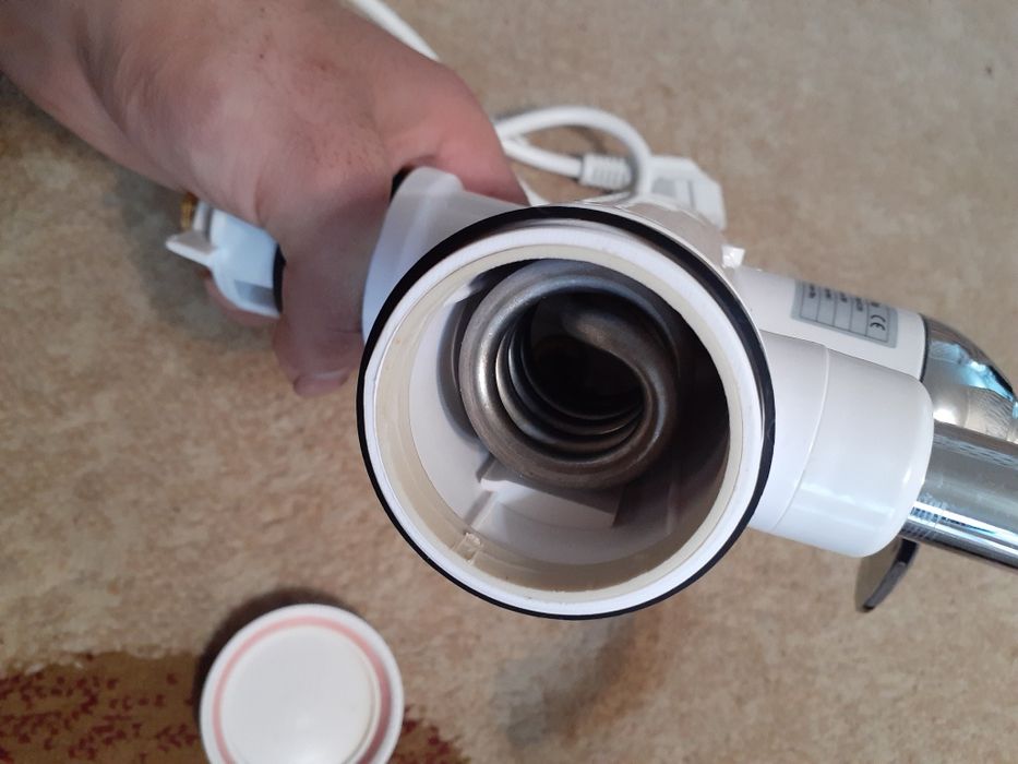 Продам водонагреватель кран  новый