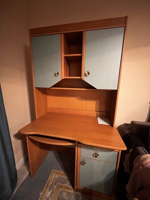 Книжная  полка и шкафчик