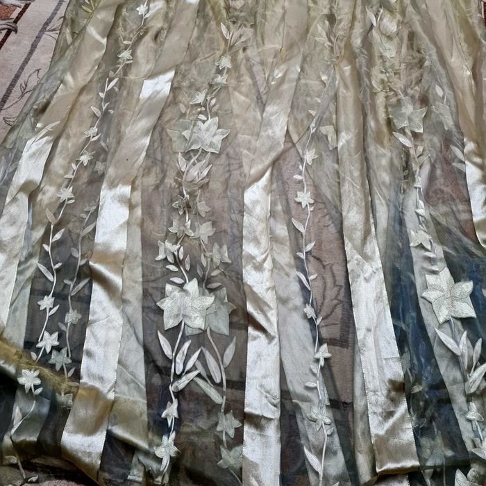 Тюль  золотистая