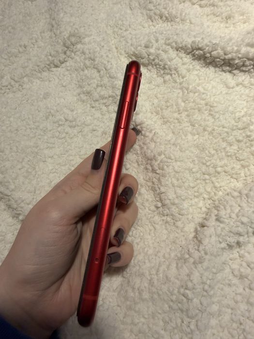 Iphone 11 червен
