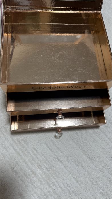 Сундук Charlotte Tilbury
