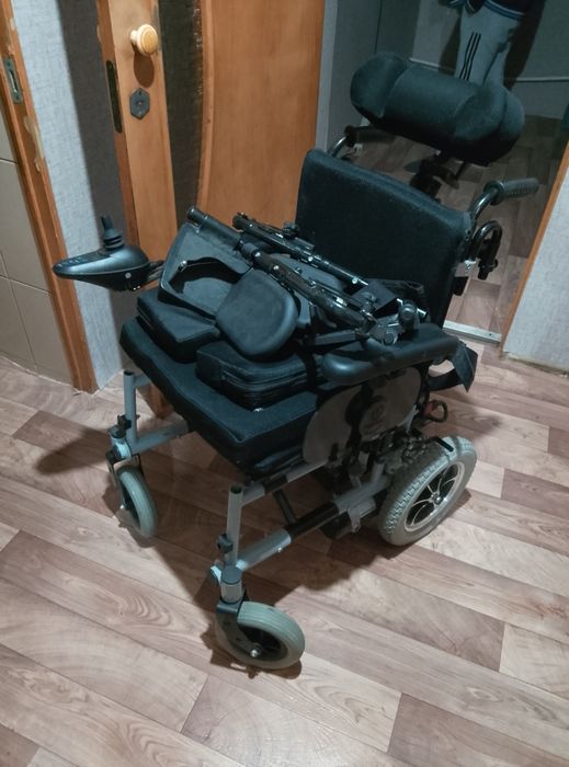 Продам срочно электрическую коляску