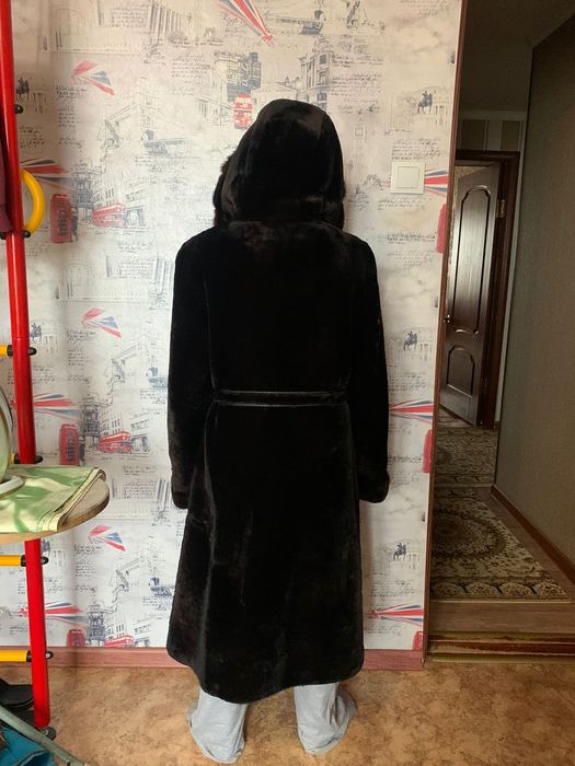 Мутоновая шуба с капюшоном