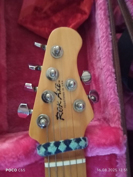 Кейс для электрогитары и электрогитара