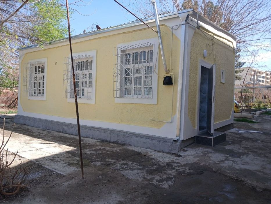 1 Xonali Uy Sotiladi