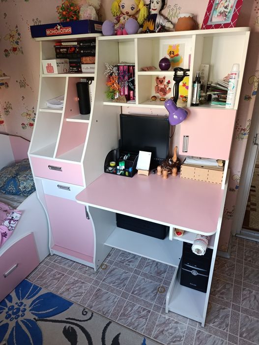 Продаются шкаф стол кровать полки