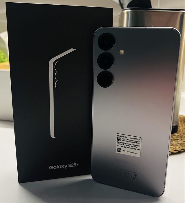 Samsung S25+ на 256гб, nano-SIM + eSIM