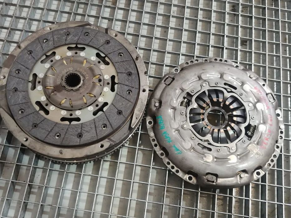 kit ambreiaj volanta masa dubla  1.6 d n47c16a toyota verso r2 31250-05210