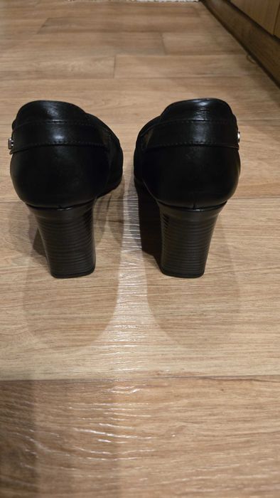 Дамски черни обувки на ток