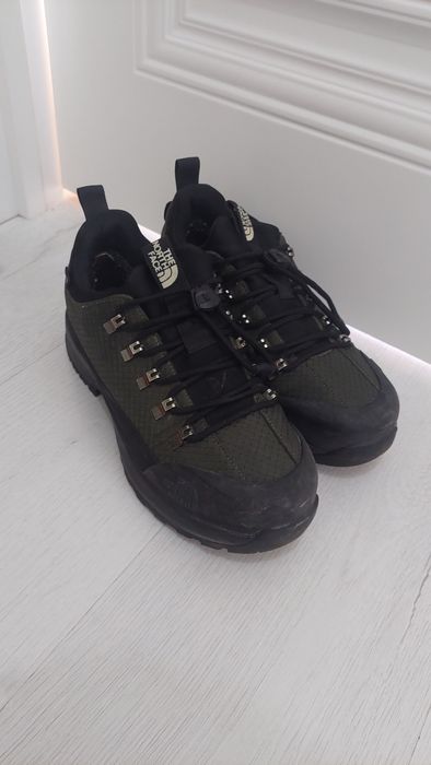 Кроссовки  42 размер