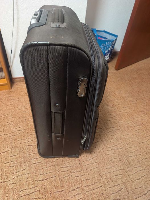 Продавам голям куфар 30кг