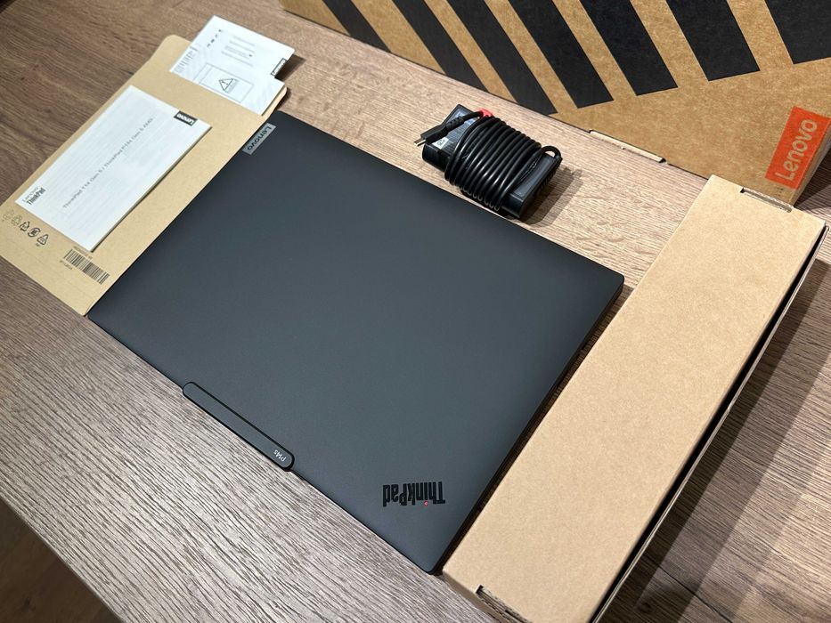 Laptop Lenovo ThinkPad P14s Gen 5 14-inch AMD Ryzen 7 32GB Ram 1TB SSD Win11 Nou 3 Ani Garantie Firma Factura ALIENSTORE