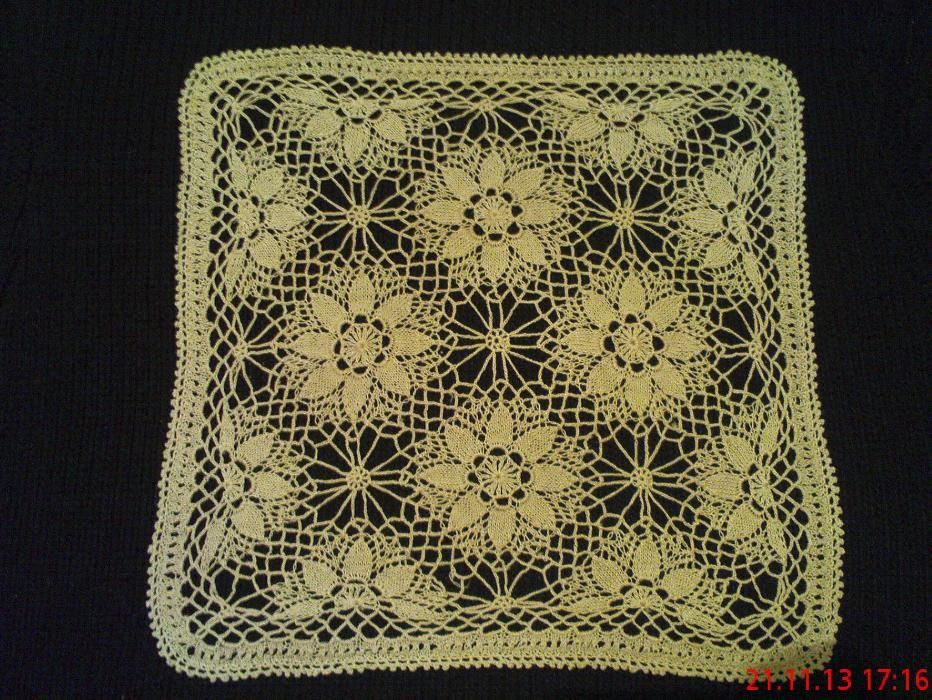 Карета плетени на една кука и бродирани