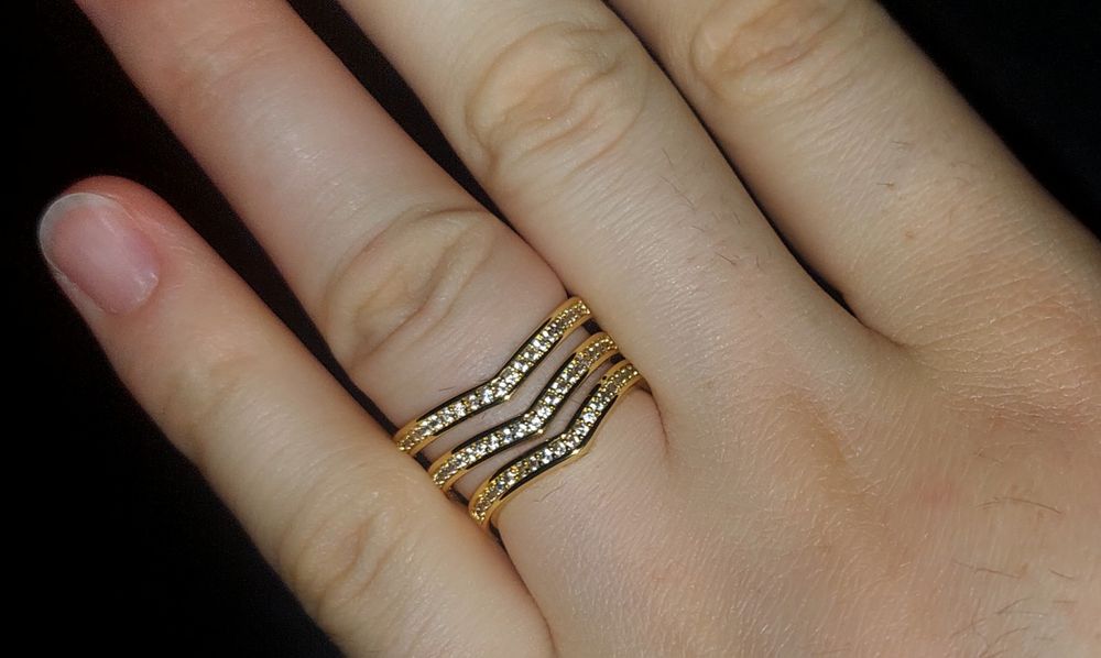 Uzuk , oltin suvi surilgan