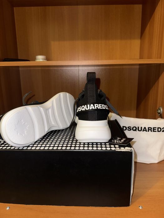 Adidasi Dsquared2 noi!