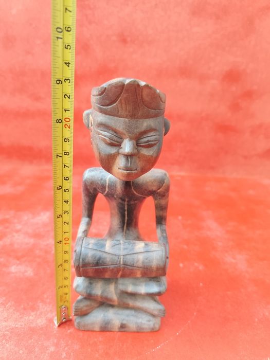 Statuie din lemn