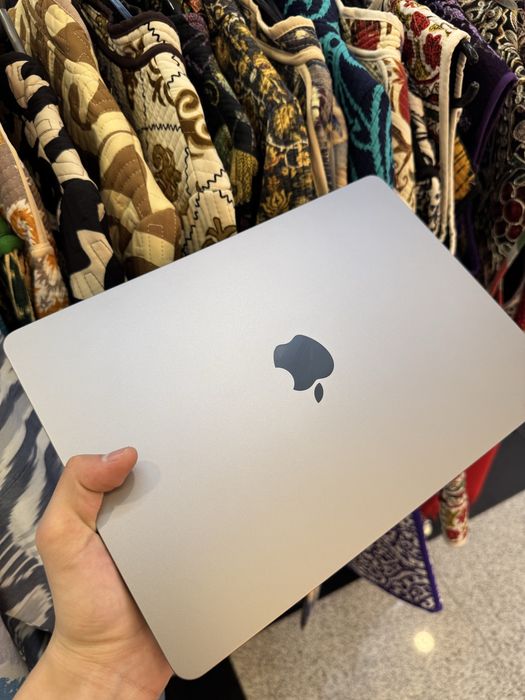 Macbook Air M2 chip 13.6