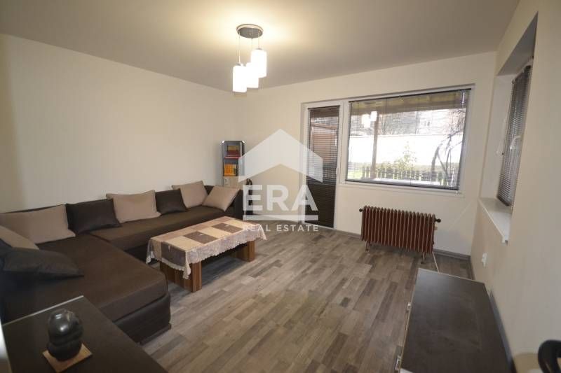 Прекрасна двуетажна къща с двор в квартал ,,Тракийски,,