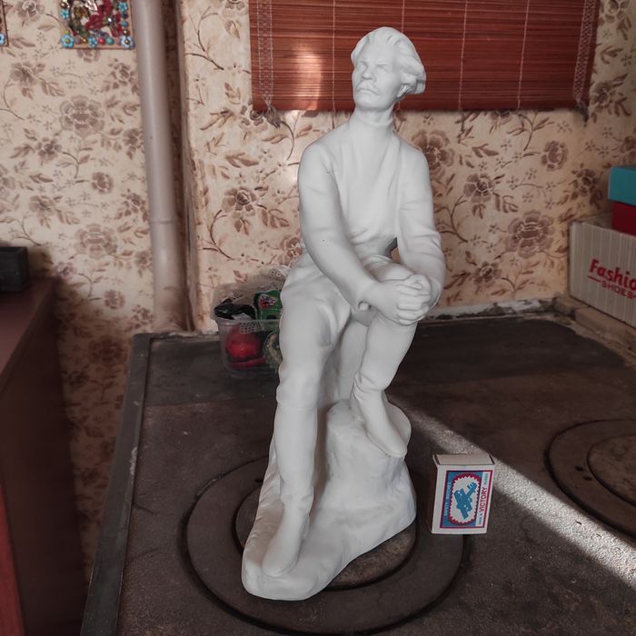 Максим Горький (бисквит)