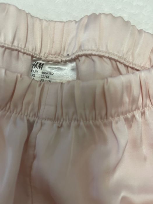 Pijamale H&M satin roz 146 cm-152 cm + bonus pijamale Craciun