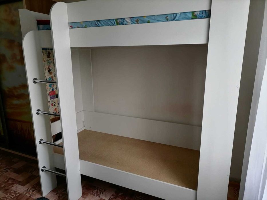 Продам двух ярусную кровать
