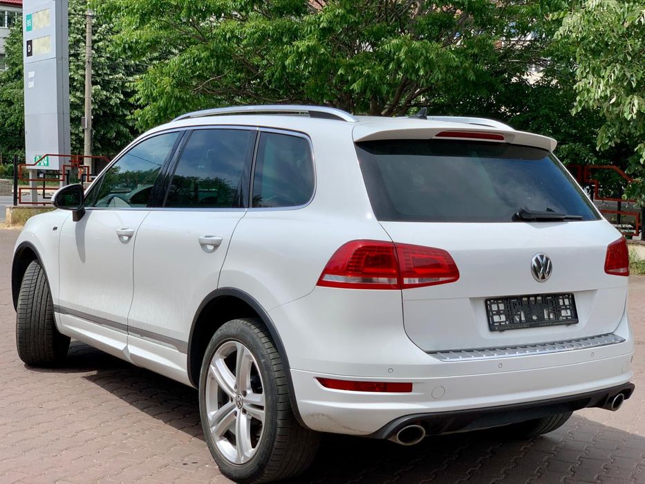 VW Touareg R-LINE 3.0 TDI 4x4 – Full Option – 2014-nu accept schimburi!