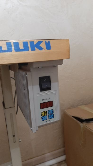 Профессиональная швейная машина