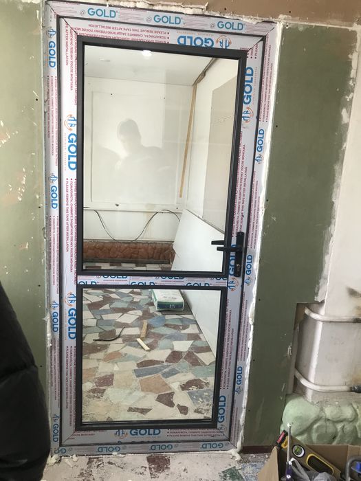 Пластиковые окна двери