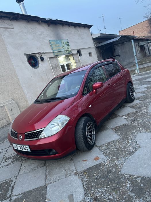 Nissan Tiida sotiladi srochna