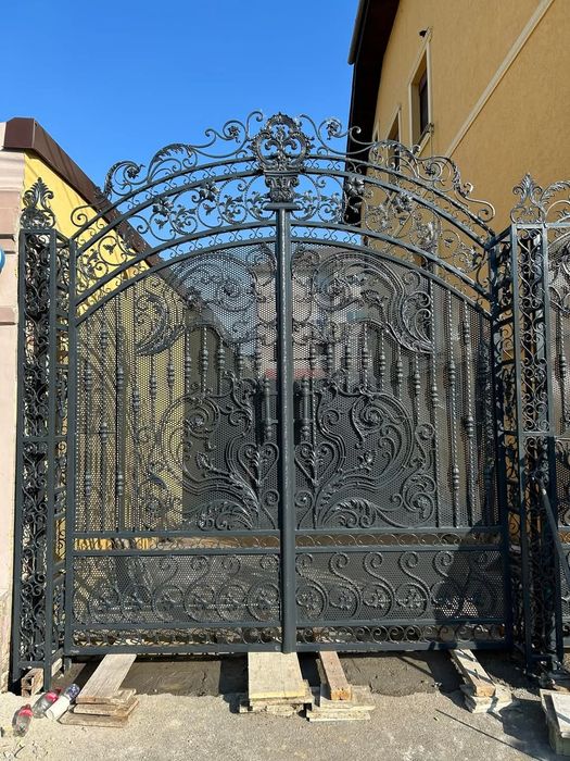 Set porți din fier forjat