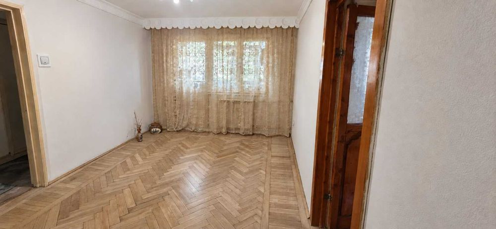 Apartament 3 camere, 55 mp, etaj 3 – Micro 40, Galați – 60.000 € negociabil