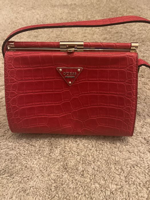 Дамска чанта Guess