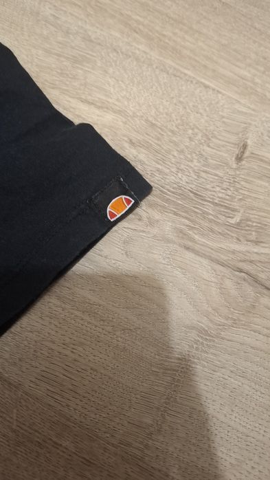 Продавам Ellesse тениска