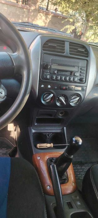 Автомобиль Toyota Rav 4