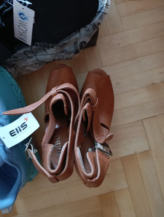 Обувки на ниски цени.