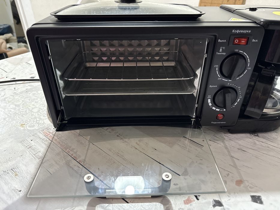 Кофеварка,духовка для завтрака 3в1